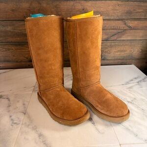 UGG 5815 Classic Chestnut Suede Shearling Boots with Plush Lining